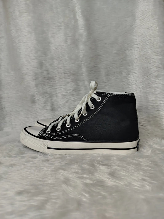 High Neck Canvas Sneaker